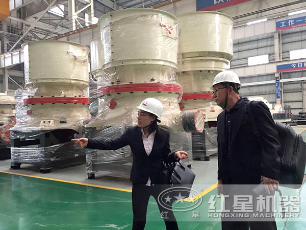 客戶單缸圓錐破碎機車間考察