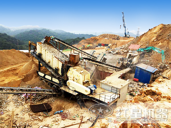 移動(dòng)破石機(jī)械現(xiàn)場