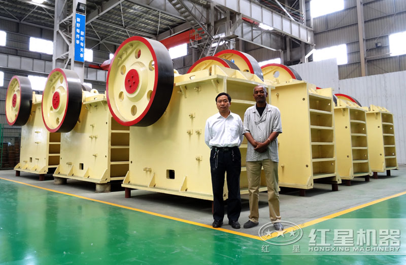 大型顎式破碎機(jī)