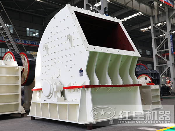 重錘破碎機生產(chǎn)車間