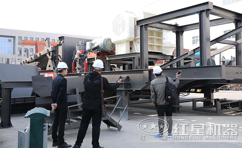 客戶來(lái)訪紅星機(jī)器參觀考察