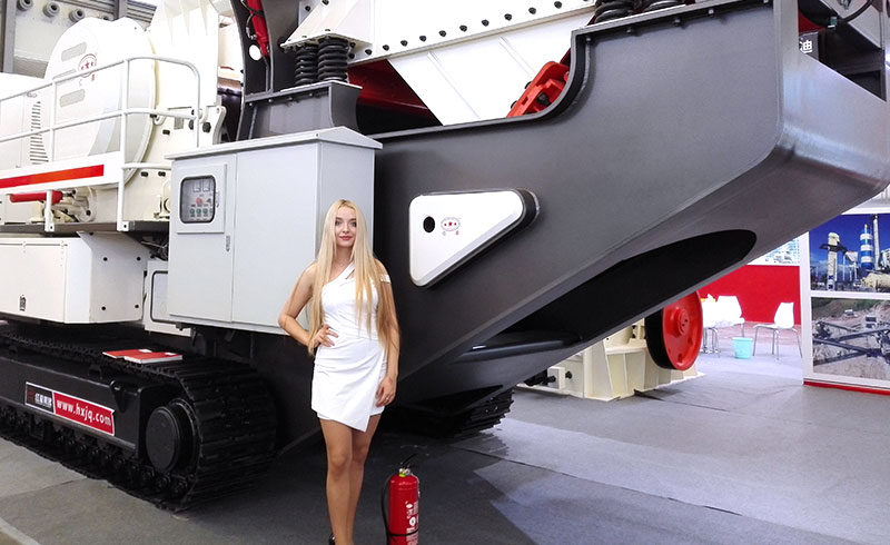 紅星履帶式移動破碎機(jī)寶馬展