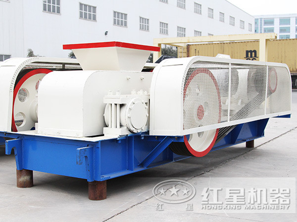 對(duì)輥制砂機(jī)實(shí)拍