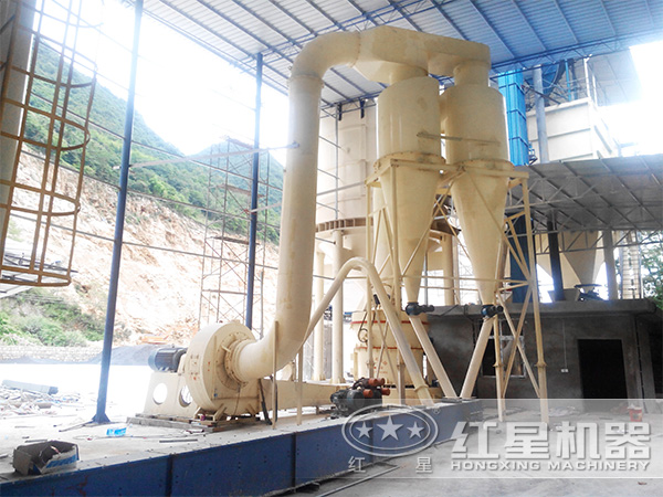 雷蒙磨粉機(jī)現(xiàn)場圖