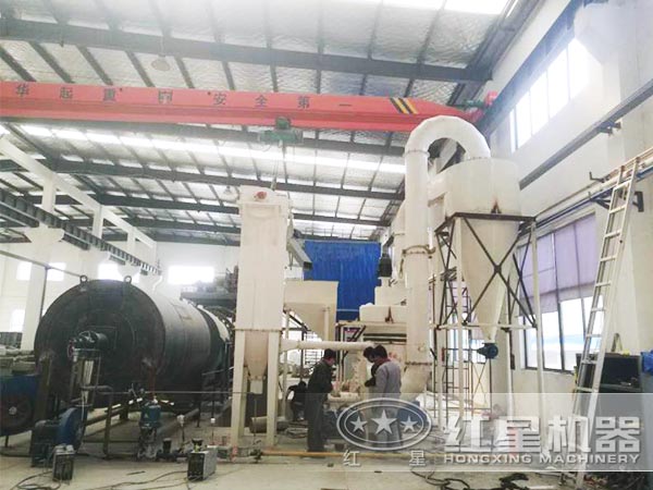 小型雷蒙機(jī)生產(chǎn)現(xiàn)場(chǎng)