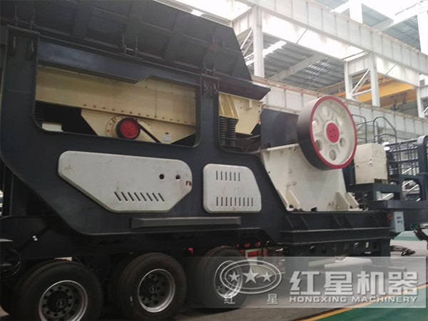 車載流動碎石機，搭載顎式破碎機