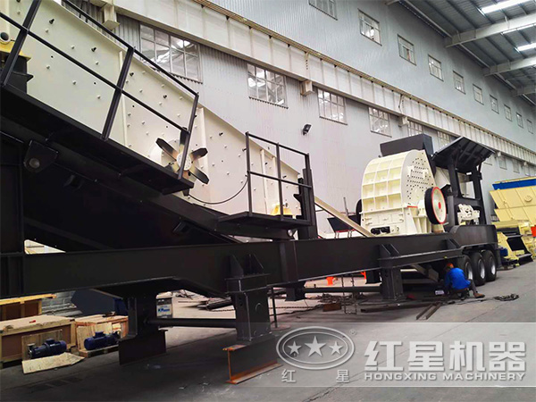 移動破碎石子機(jī)車間