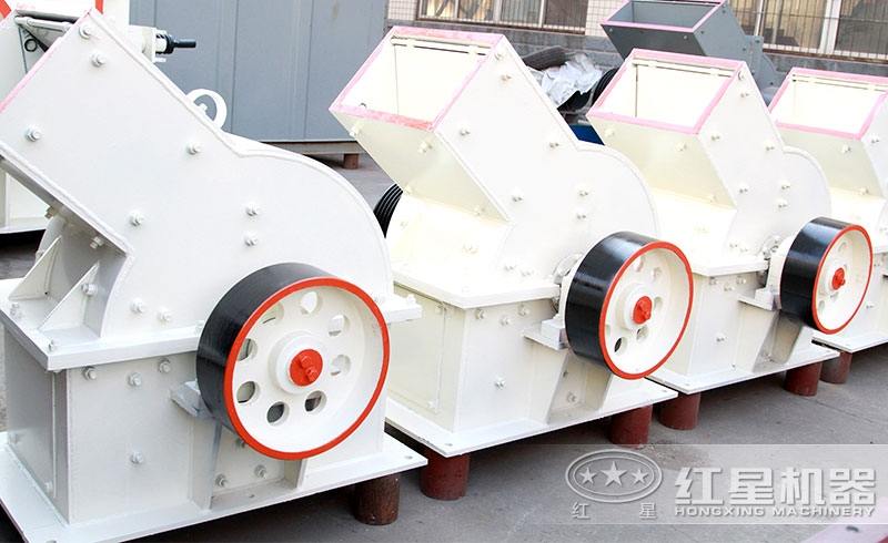 小型錘式破碎機廠區(qū)實拍