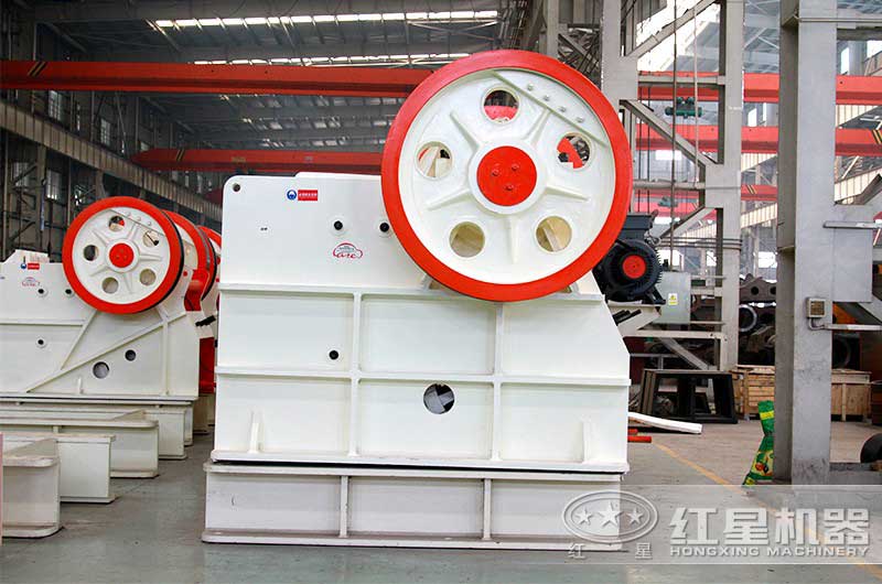 褐煤顎式破碎機(jī)廠區(qū)實(shí)拍