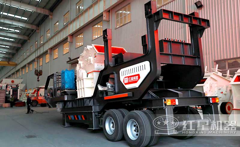 移動(dòng)式破碎機(jī)車(chē)間高清實(shí)拍