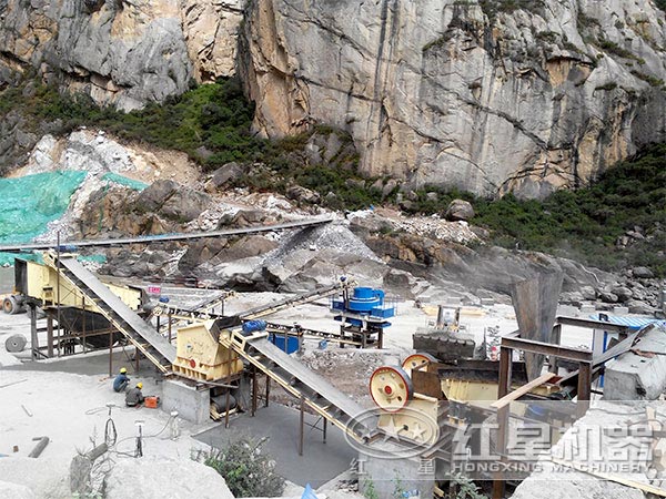 機(jī)制砂生產(chǎn)線現(xiàn)場(chǎng)