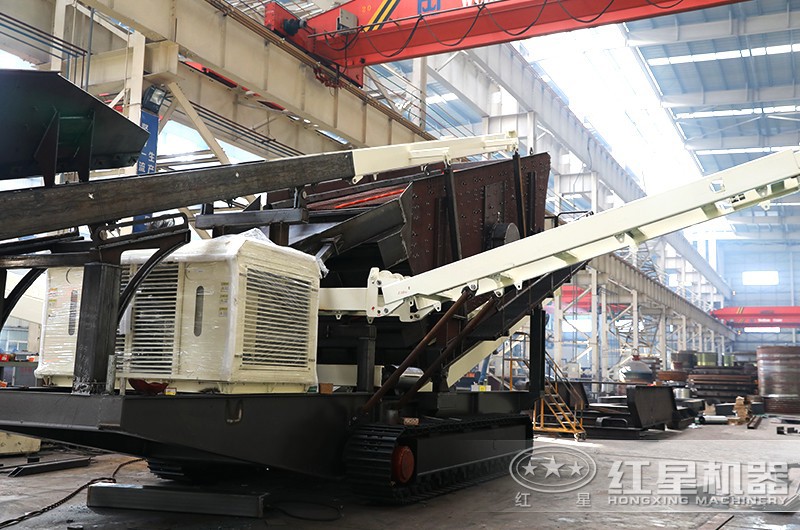 紅星移動(dòng)破碎機(jī)廠家組裝現(xiàn)場
