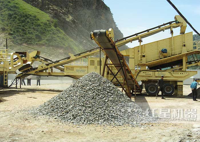 移動鄂式破石機(jī)現(xiàn)場實拍