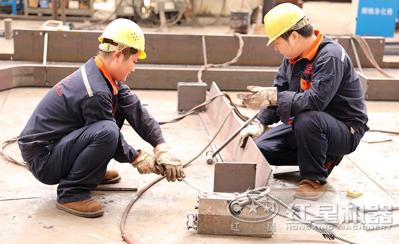 認真做好設備，把控每一處細節(jié)，是紅星永恒的初心