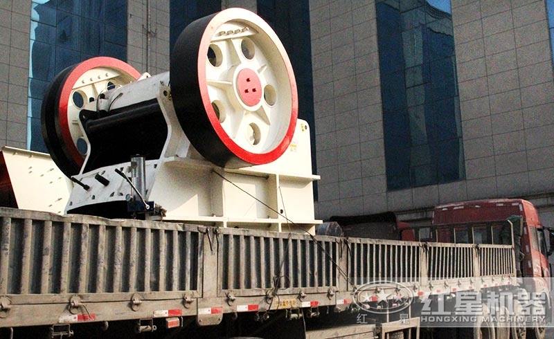 顎式破碎機發(fā)貨進(jìn)行中