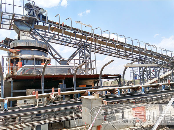 圓錐破碎機(jī)現(xiàn)場(chǎng)