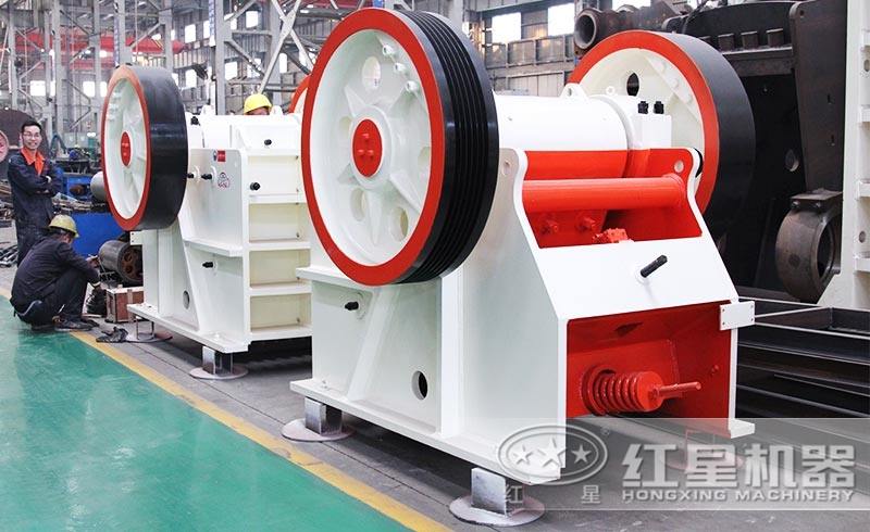 顎式破碎機(jī)車(chē)間實(shí)拍