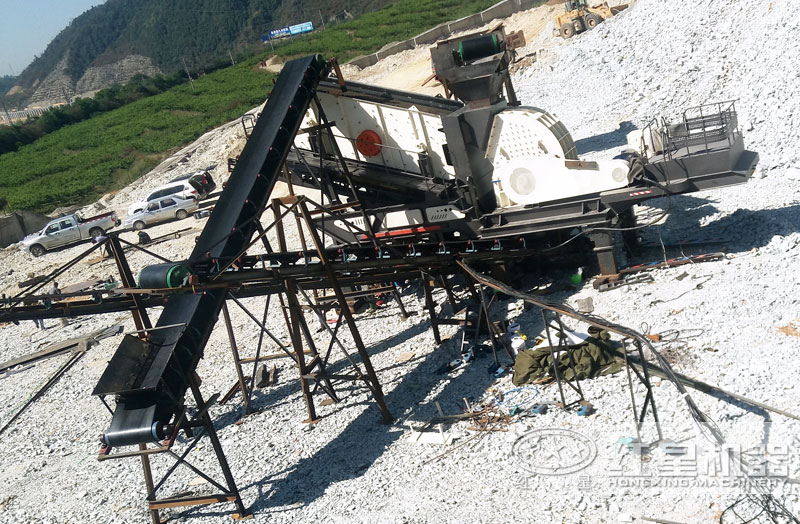 移動小型錘式磕石機現(xiàn)場實拍