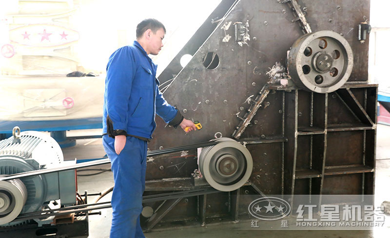 紅星無(wú)篩底雙級(jí)破碎機(jī)加工廠家車間