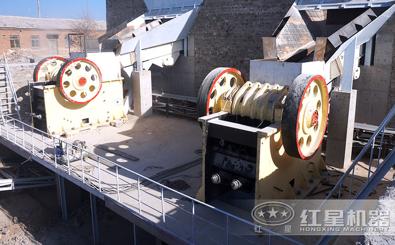顎式破碎機(jī)生產(chǎn)現(xiàn)場