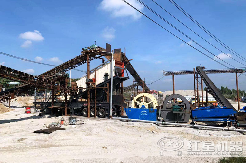 小型移動制砂機+洗砂機工作現(xiàn)場