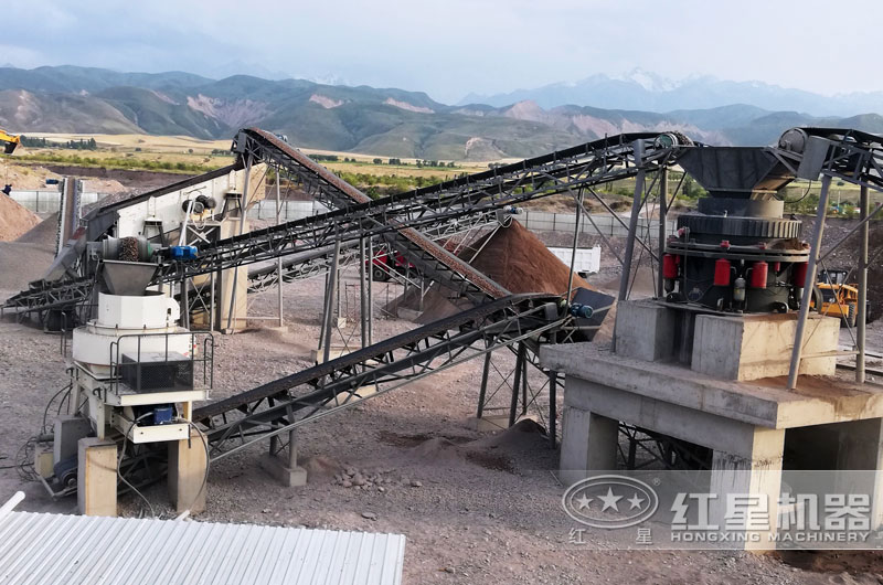 全液壓圓錐破碎機和VSI制砂機現(xiàn)場合影