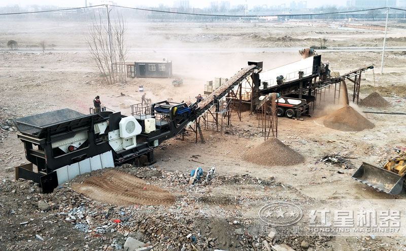 流動石頭破碎機現(xiàn)場圖