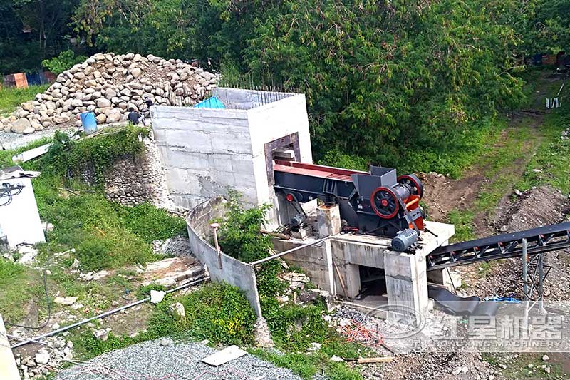 鄂式碎石機生產(chǎn)現(xiàn)場