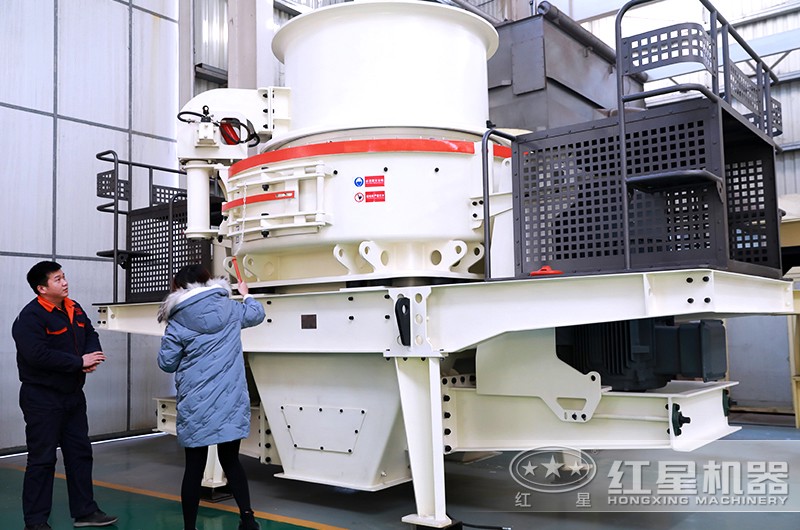 大型沖擊式石子破碎機(jī)設(shè)備圖片