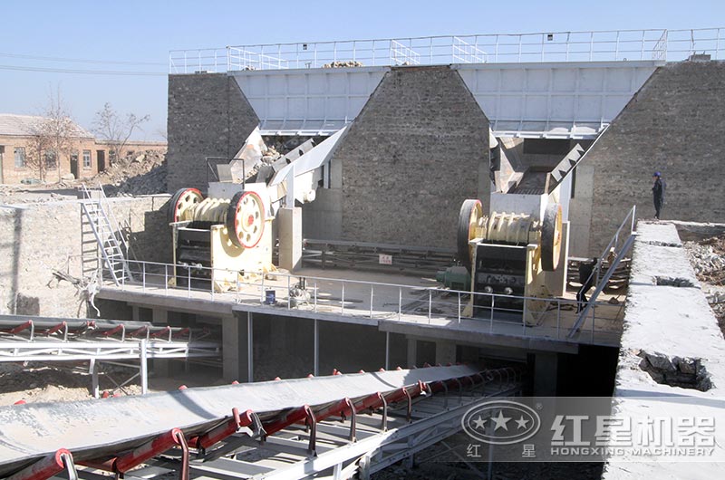 石子生產(chǎn)線現(xiàn)場1-顎破機(jī)