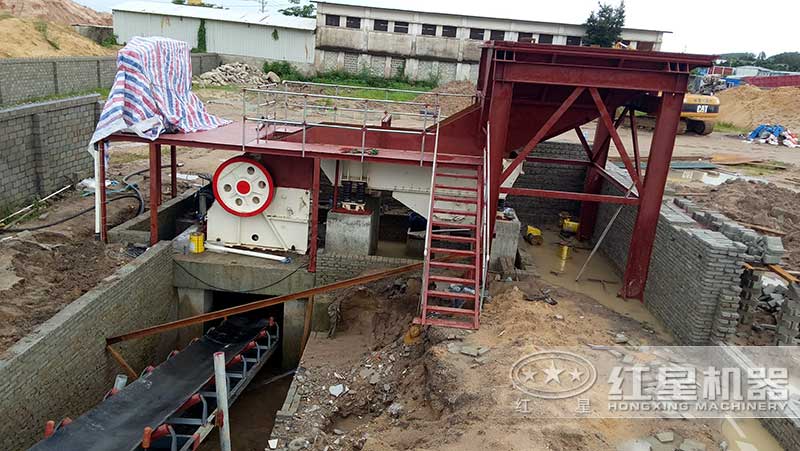 顎式破碎機現(xiàn)場