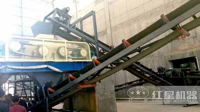 液壓對輥機(jī)現(xiàn)場