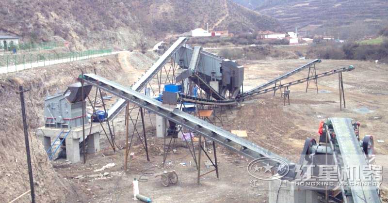 時(shí)產(chǎn)100噸碎石制沙廠現(xiàn)場(chǎng)