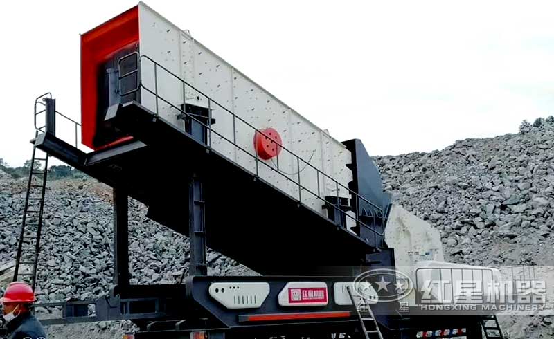 輪胎式移動(dòng)反擊破加工煤炭現(xiàn)場(chǎng)