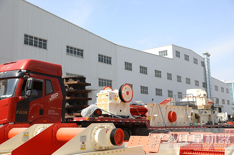 小型顎式破碎機(jī)發(fā)貨現(xiàn)場