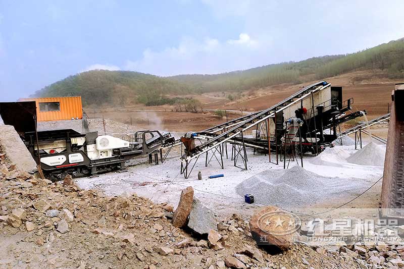 時產(chǎn)200噸左右的流動打碎石現(xiàn)場