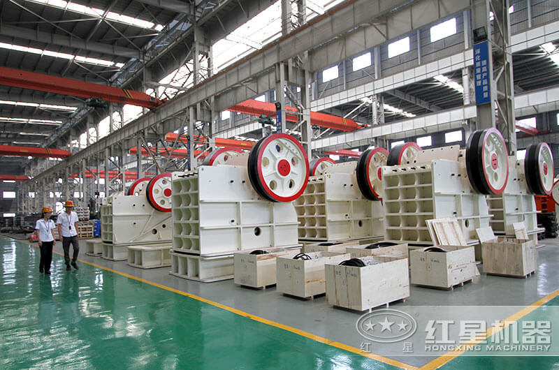 紅星德版顎式破碎機車間