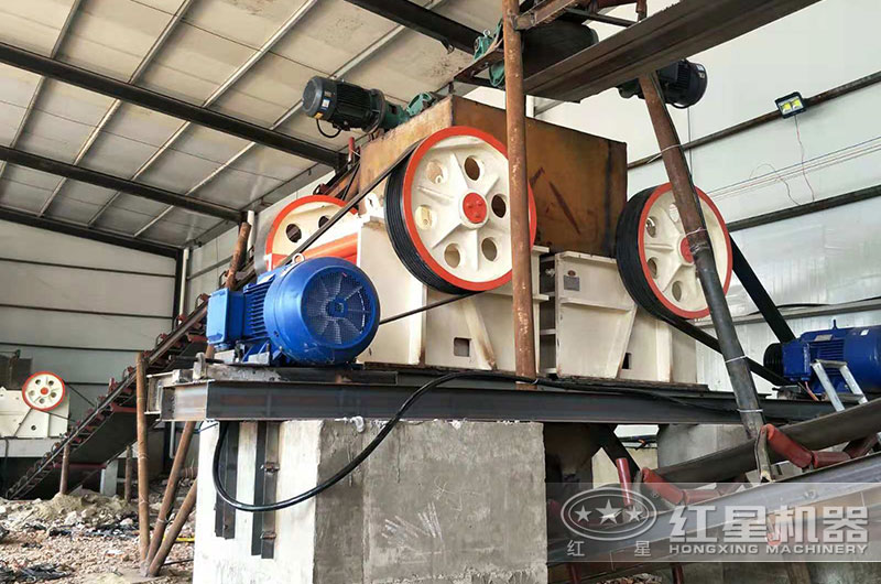 我投資的鄂破機(jī)作業(yè)現(xiàn)場(chǎng)