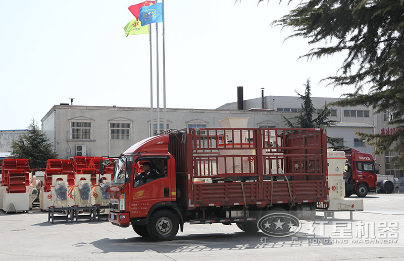 復(fù)合式破碎機(jī)發(fā)貨滎陽(yáng)