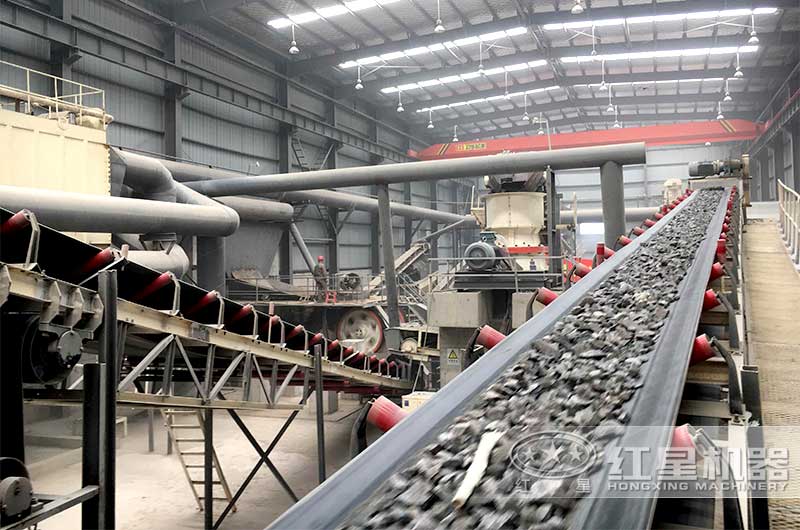 石料生產(chǎn)線正在作業(yè)