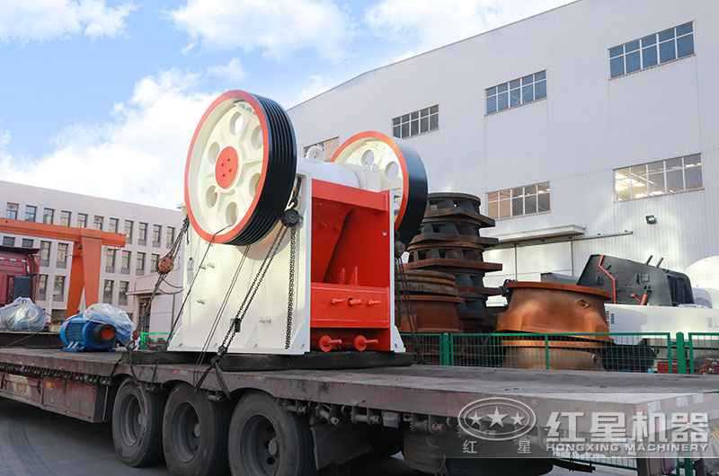 紅星1215鄂破設備發(fā)貨現(xiàn)場