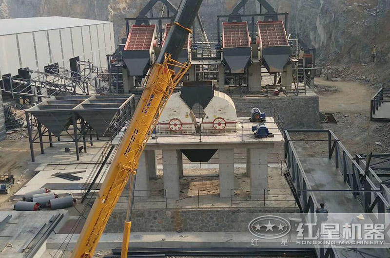 小型錘式制砂機(jī)現(xiàn)場(chǎng)