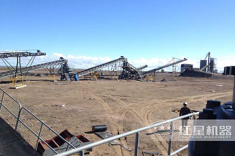 固定作業(yè)磕沙機(jī)現(xiàn)場-直線布局