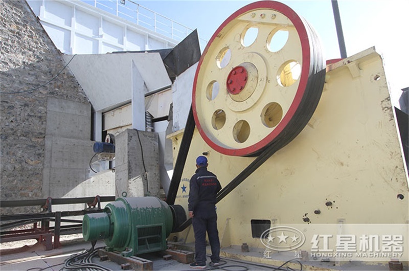 紅星用戶大型顎式破碎機生產現場