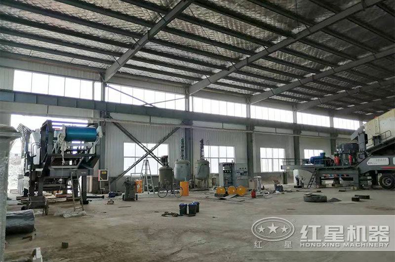 紅星承建的小型移動(dòng)碎石加工現(xiàn)場(chǎng)