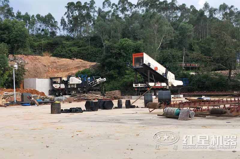 河南新鄉(xiāng)車載式移動破碎機現(xiàn)場實拍