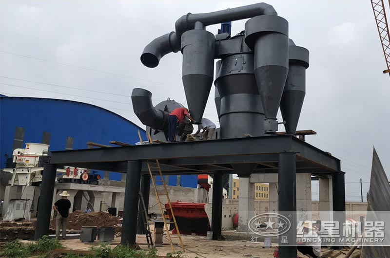 紅星機器承建的磨粉現(xiàn)場正在安裝
