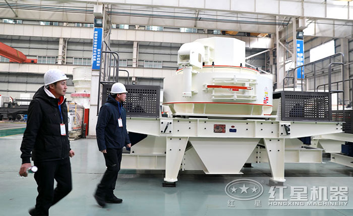 用戶(hù)參觀制砂設(shè)備現(xiàn)場(chǎng)