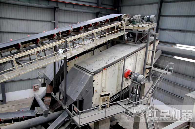 振動(dòng)篩上配置防塵罩