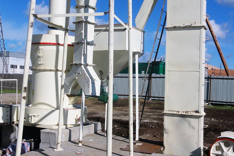 雷蒙磨粉機(jī)現(xiàn)場(chǎng)